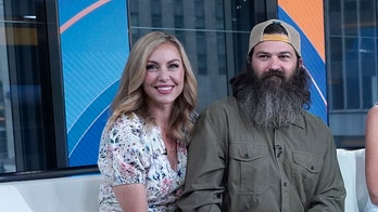 'Duck Dynasty' stars' teen daughter shows off growing baby bump in first full social media reveal