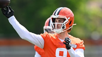Browns make stunning Kenny Pickett trade to Raiders as backup quarterback role remains wide open